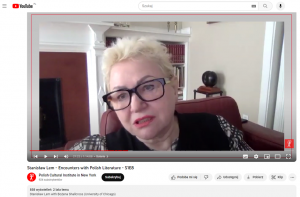 Zrzut ekranu zawierający kadr z filmu na YouTube. W kadrze twarz kobiety w okularach.